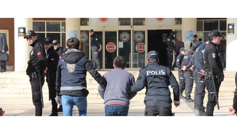 Şanlıurfa'da 2'si HDP belediye meclis üyesi adayı, 14 kişiye terör gözaltısı