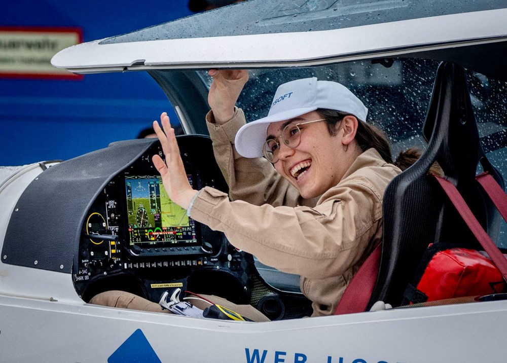 Dünyayı tek başına dolaşan en genç kadın pilot iki rekor kırdı: Kız çocuklarına örnek olmak istiyorum - 2