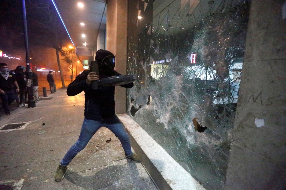 Lübnan'da protestolar şiddetleniyor: 35 yaralı - 1