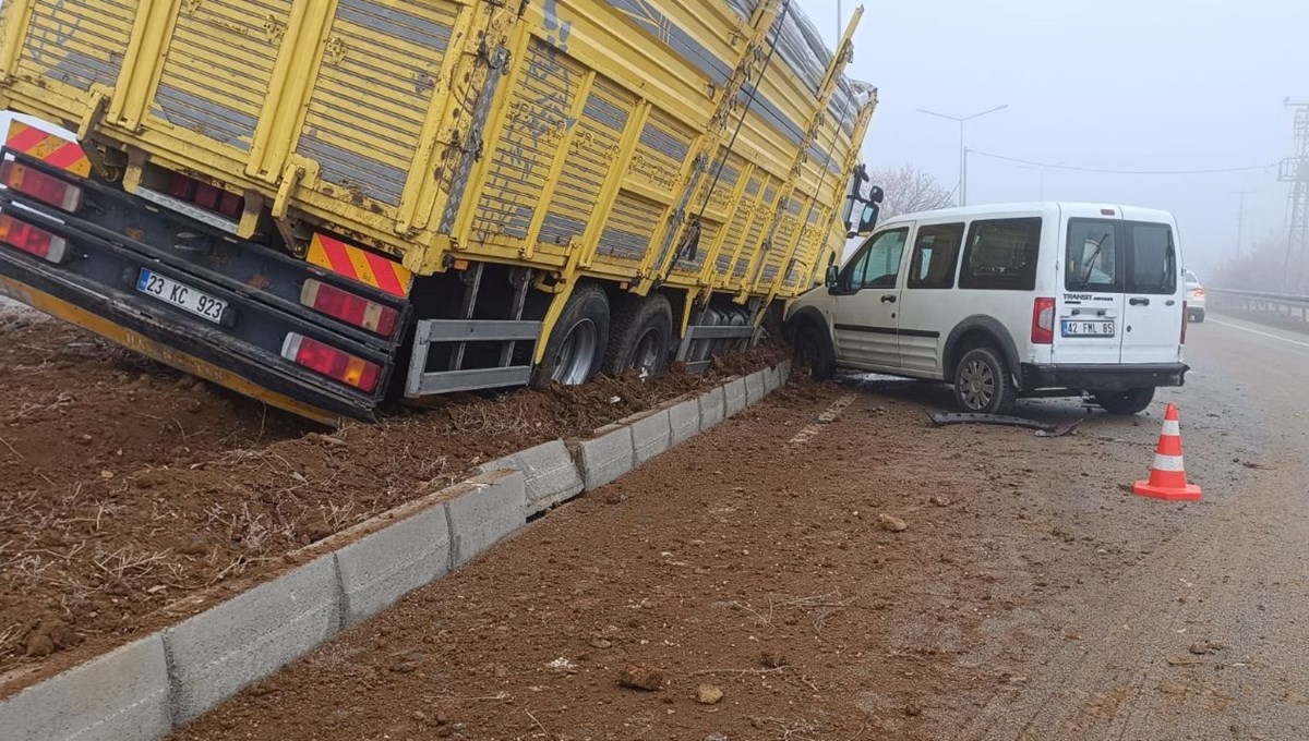 Elazığ'da 7 araçlı zincirleme kaza: 1'i ağır, 4 yaralı