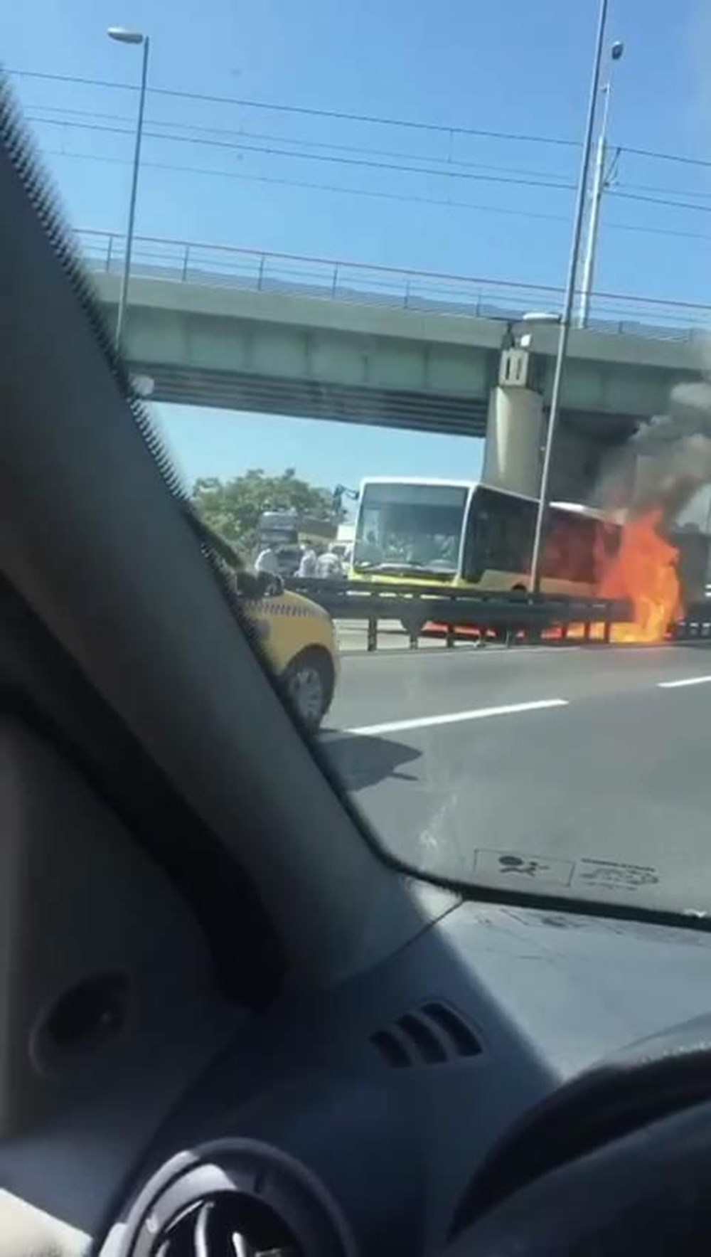 İstanbul'da metrobüste korkutan yangın - 5