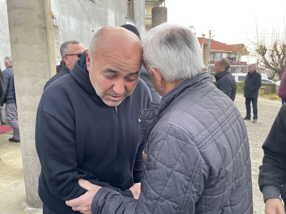 Tedavi sürecinde 5 ay hastane otoparkında yaşayan baba, oğlunu kaybetti - 2