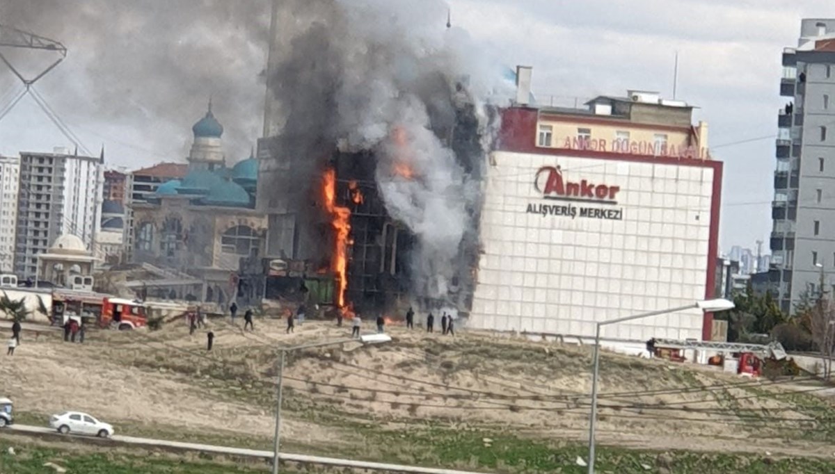 Ankara'da AVM yangını Ankara'da AVM yangını