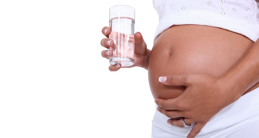 Сколько нужно пить беременной. Питьевой режим беременной.
