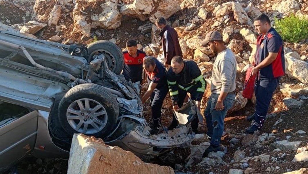 Hatay'da takla atan otomobilin sürücüsü yaralandı