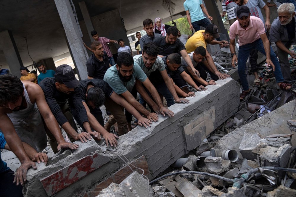 İsrail, Gazze'de hastaneyi hedef aldı: En az 500 kişi hayatını kaybetti - 8