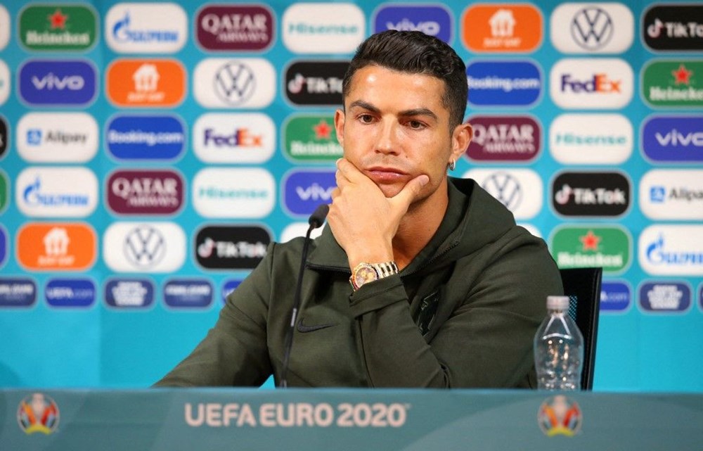Mobilya devi su şişesine Cristiano Ronaldo'nun adını verdi - 3