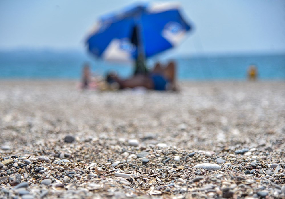 Antalya'da utandıran görüntüler! Dünyaca ünlü sahili çöplüğe çevirdiler - 3