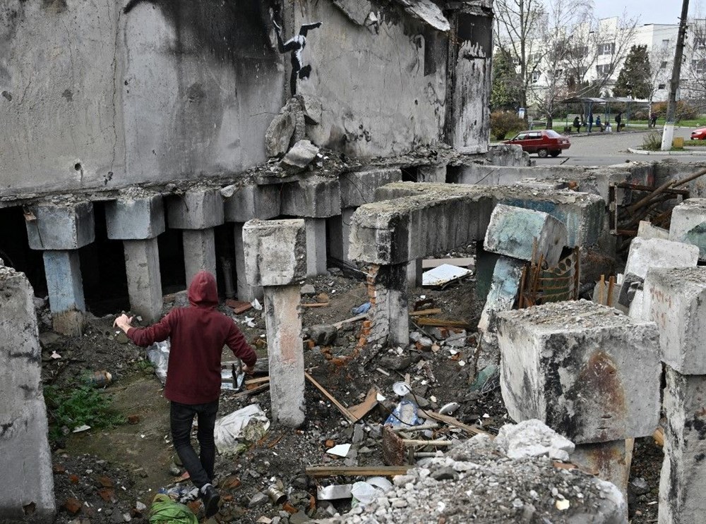 Banksy Ukrayna'da başka duvar resimlerinin de olduğunu açıkladı - 4