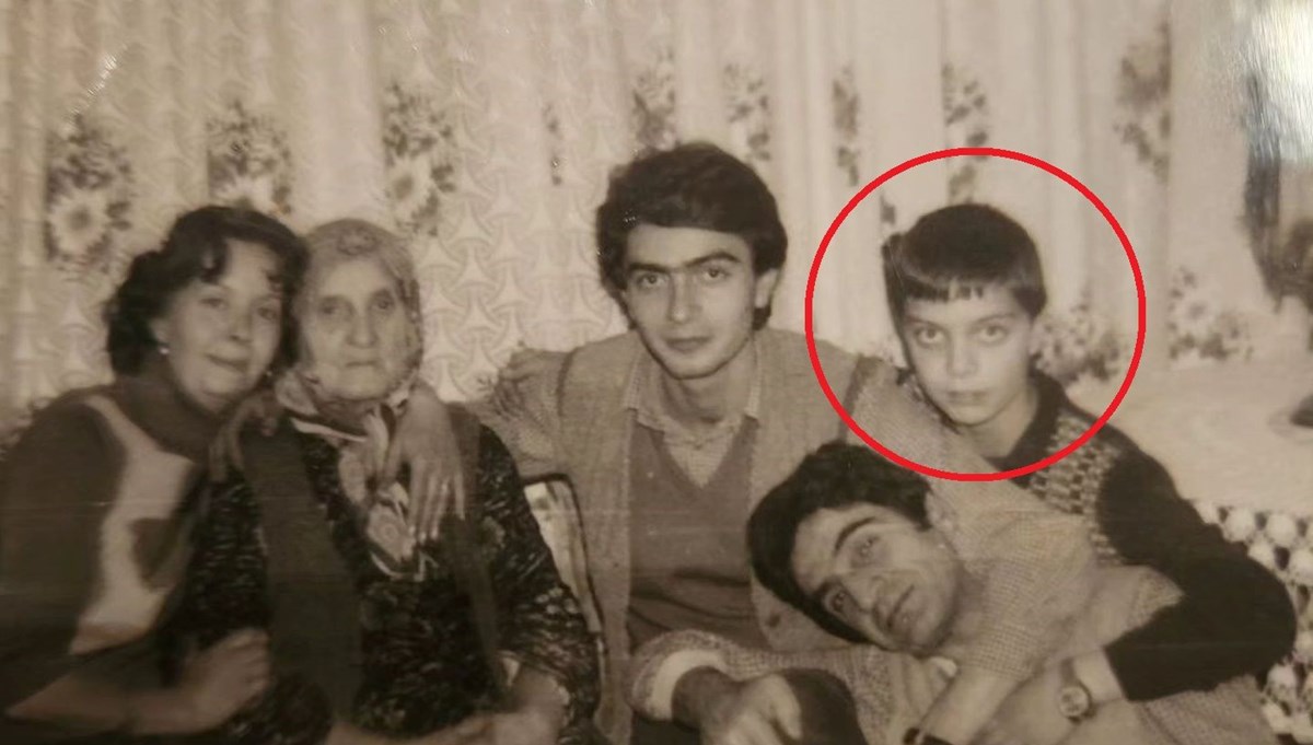 Beyazıt Öztürk'ten nostaljik paylaşım (Ünlülerin çocukluk ve gençlik halleri) Beyazıt Öztürk'ten nostaljik paylaşım (Ünlülerin çocukluk ve gençlik halleri)