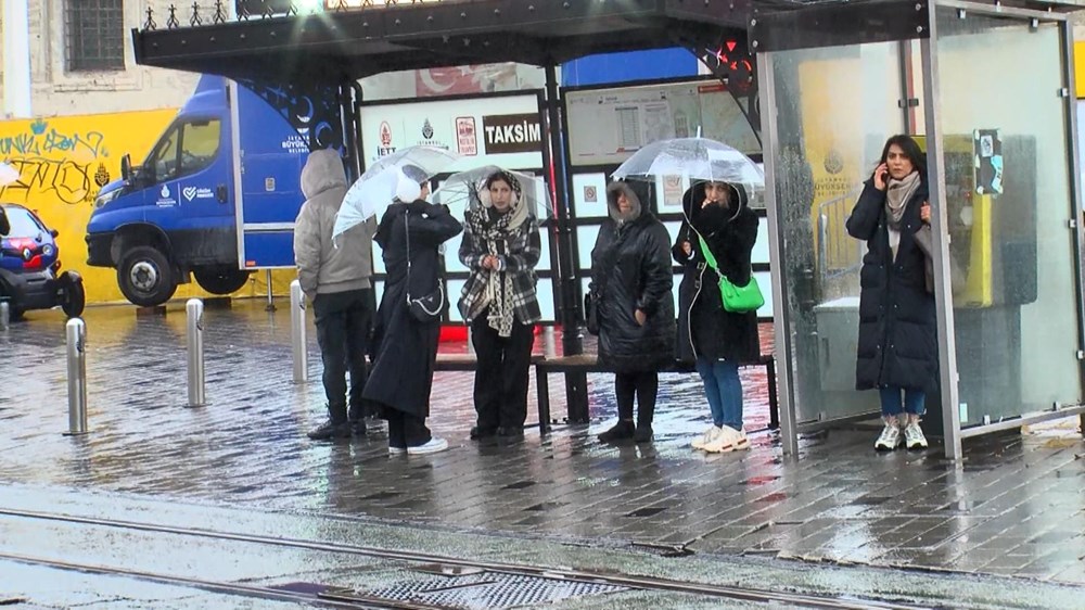 Beylikdüzü'nde kar Taksim'de karla karışık yağmur - 5
