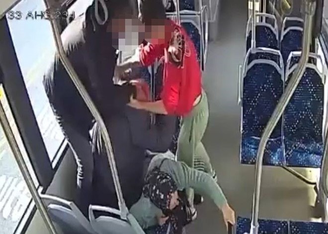 Okul müdürü ve oğlu otobüste dövmüştü