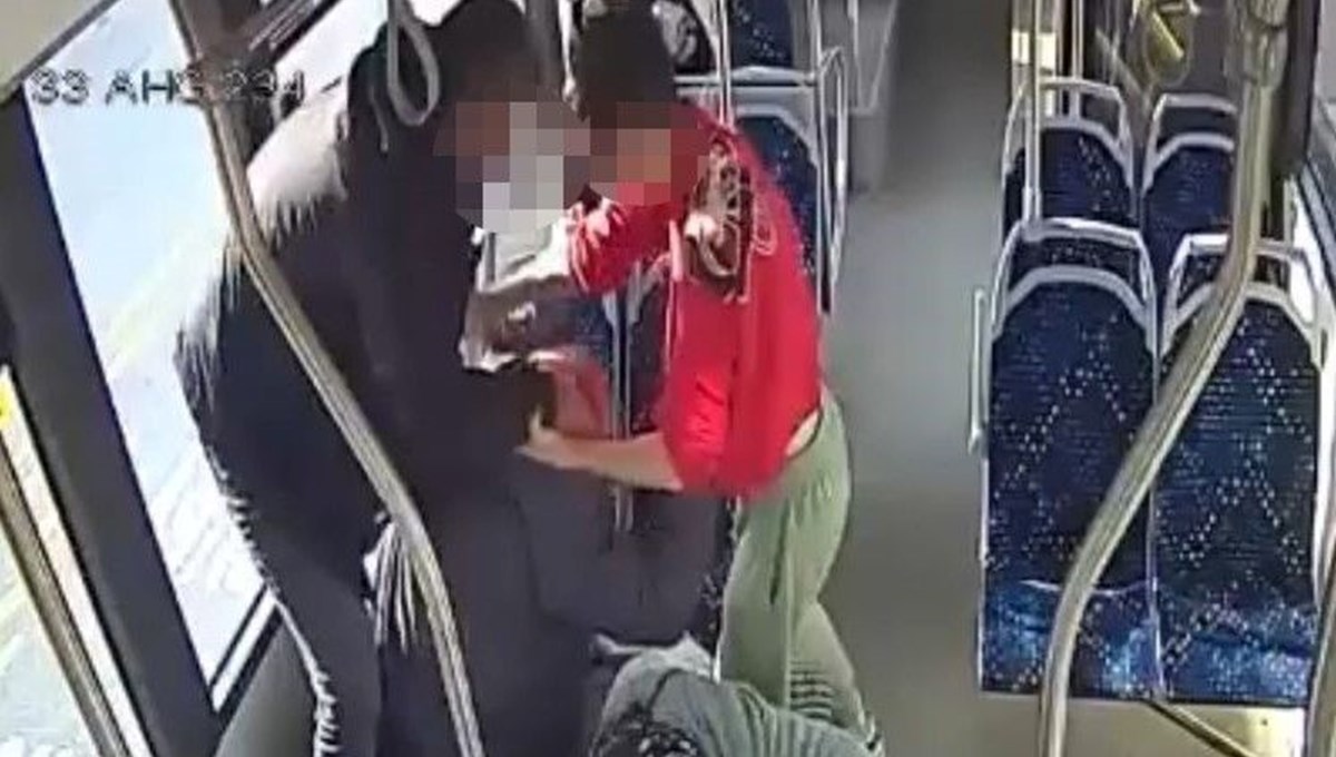 Okul müdürü ve oğlu otobüste dövmüştü: Yaşlı adam hayatını kaybetti Okul müdürü ve oğlu otobüste dövmüştü: Yaşlı adam hayatını kaybetti