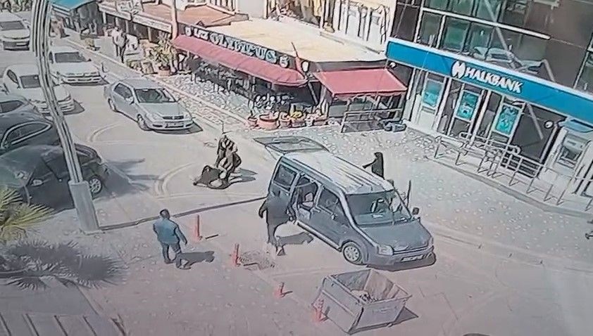 Bursa'da kadını sürükleyerek kaçırmaya çalıştılar