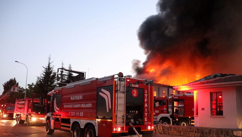 Kayseri'de mobilya fabrikasında yangın - Son Dakika Türkiye Haberleri | NTV Haber