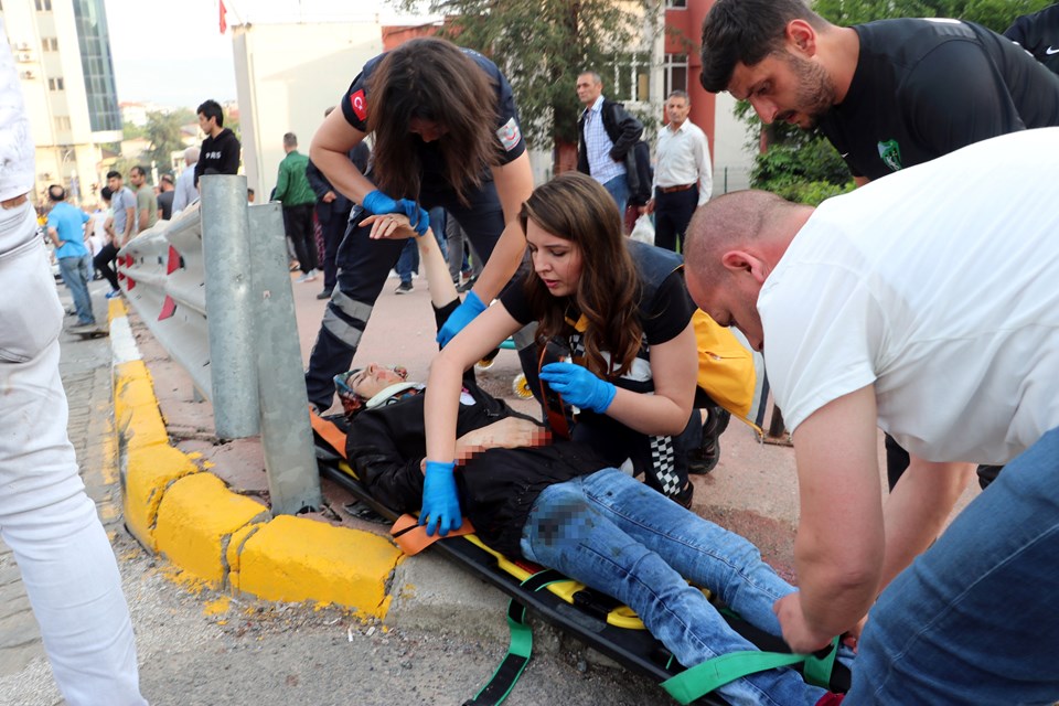 Kocaeli’de midübüsün freni patlayınca 6 kişi yaralandı, 10 araç hurdaya çıktı - 1