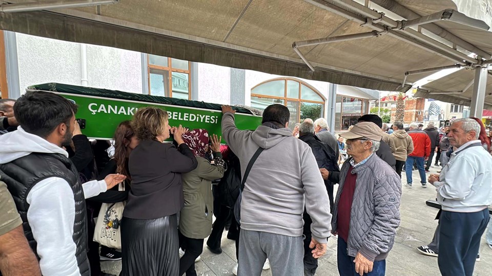 Son kurban Zeynep! Sokak ortasında öldürüldü, tabutunu kadınlar taşıdı - 2