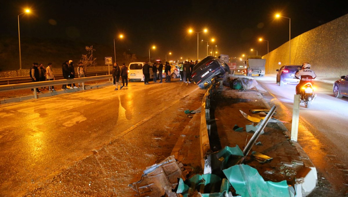 Hatay'da zincirleme traifk kazası: Üç araç birbirine girdi