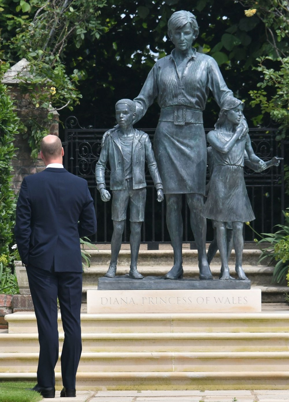 Prenses Diana'nın 60'ıncı doğum gününde Kensington Sarayı'nda heykelinin açılışı yapıldı - 16