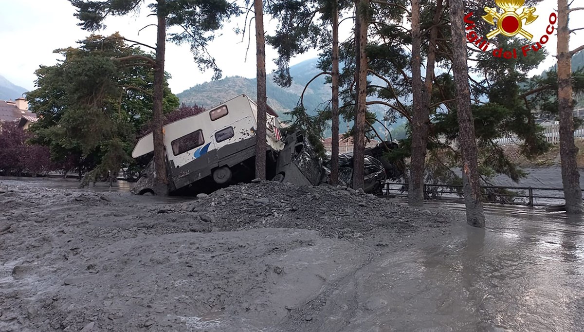 İtalya'da dolu yağışı ve fırtına