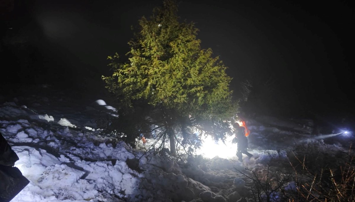Traktör şarampole devrildi: 1 ölü, 4 yaralı Traktör şarampole devrildi: 1 ölü, 4 yaralı