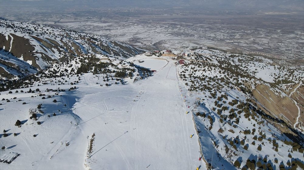 Dinlenmeden pisti tamamlanamayan kayak merkezi: Ergan - 26
