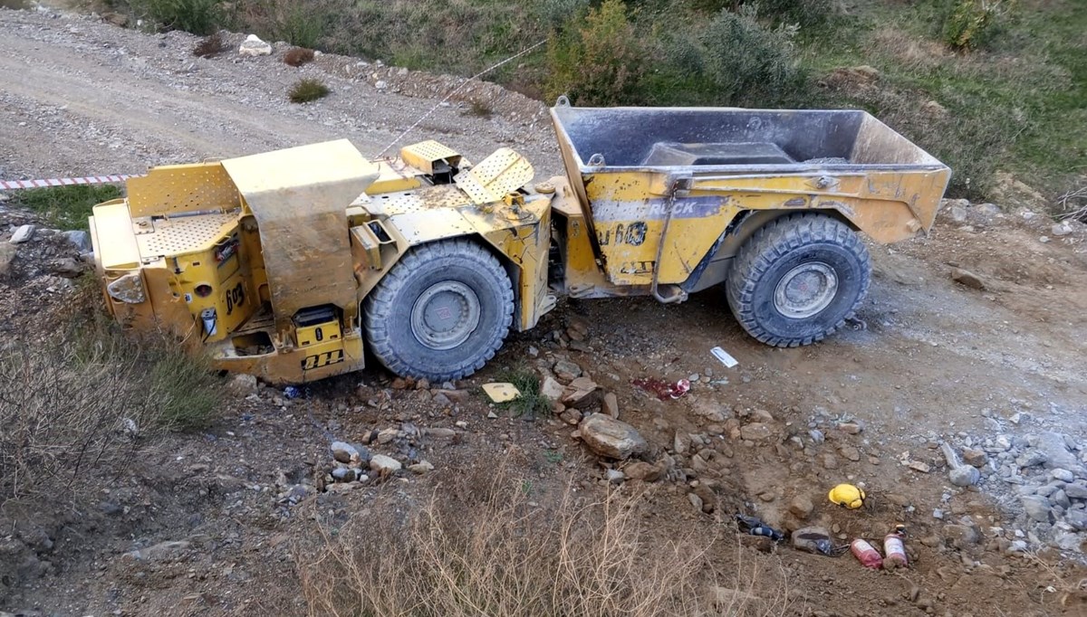 İzmir’de iş makinesi şarampole devrildi: Genç madenci hayatını kaybetti
