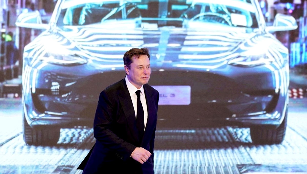 Tesla'nın başı Elon Musk'ın Twitter paylaşımları nedeniyle dertte
