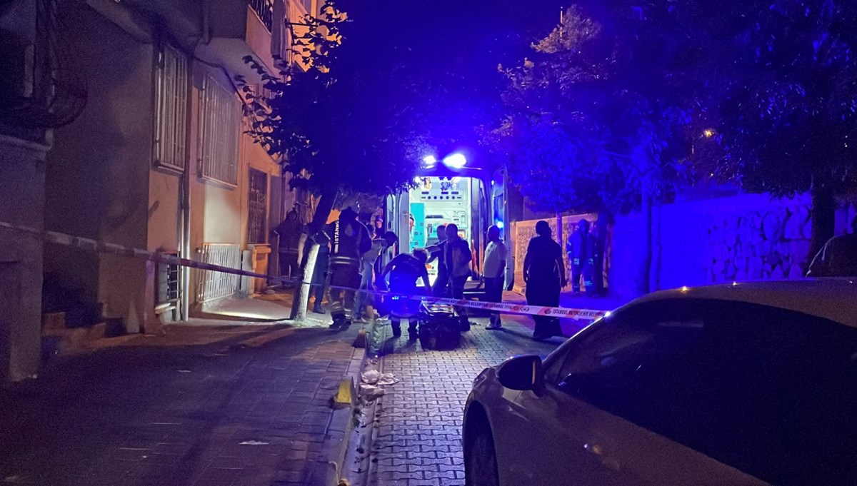 Fatih'te bir binanın içerisinde çökme: Banyo yapan genç kız alt kata düştü! Fatih'te bir binanın içerisinde çökme: Banyo yapan genç kız alt kata düştü!