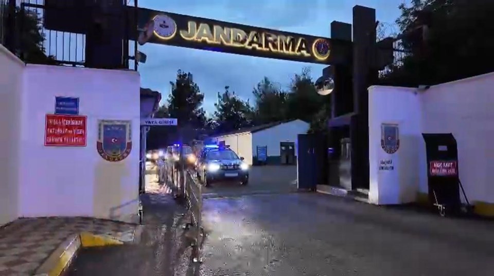 Sahte kimlikle kargo şirketi kurup, uyuşturucu sevkiyatı yaptılar - 1