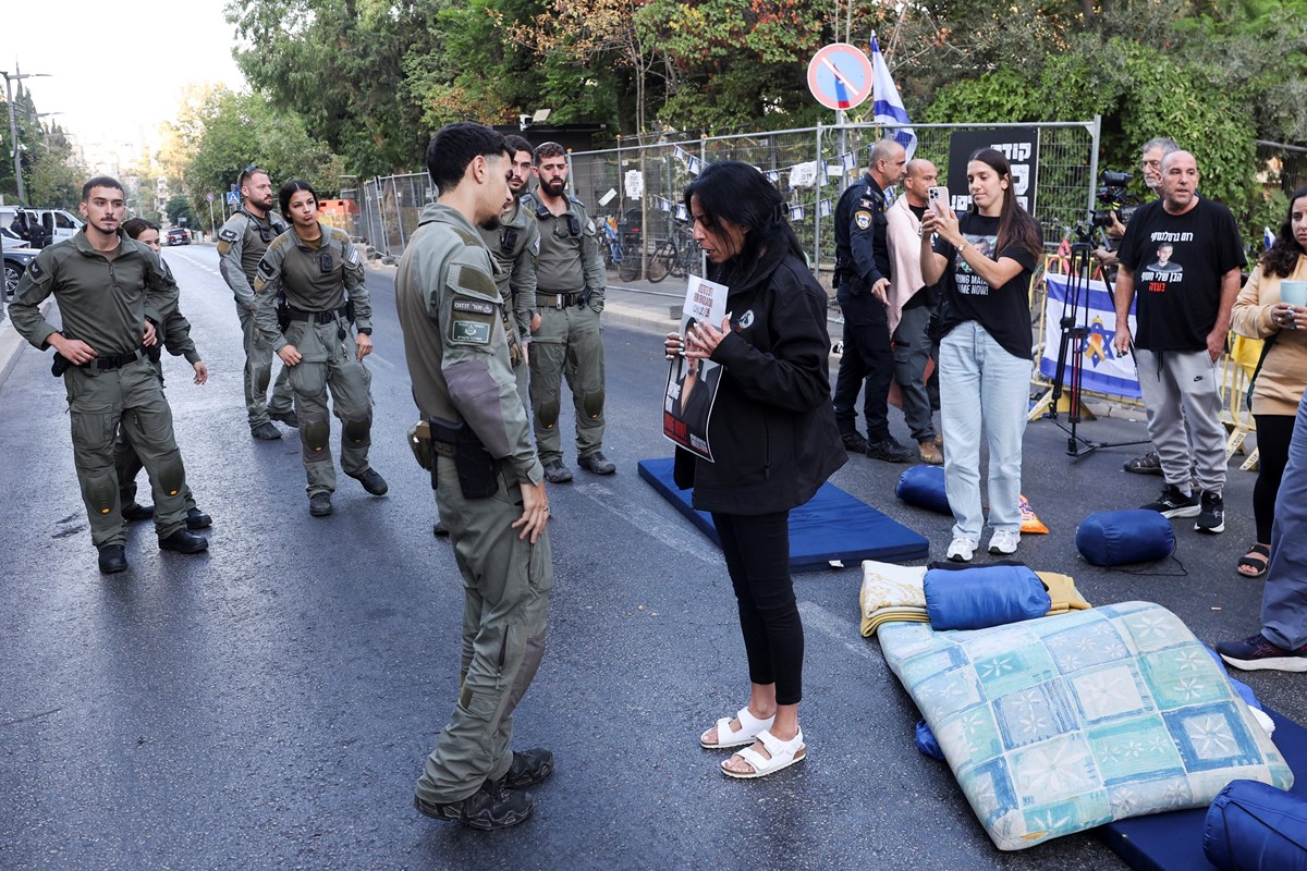 İşgal harekatı sürerken rehine yakınları Kudüs