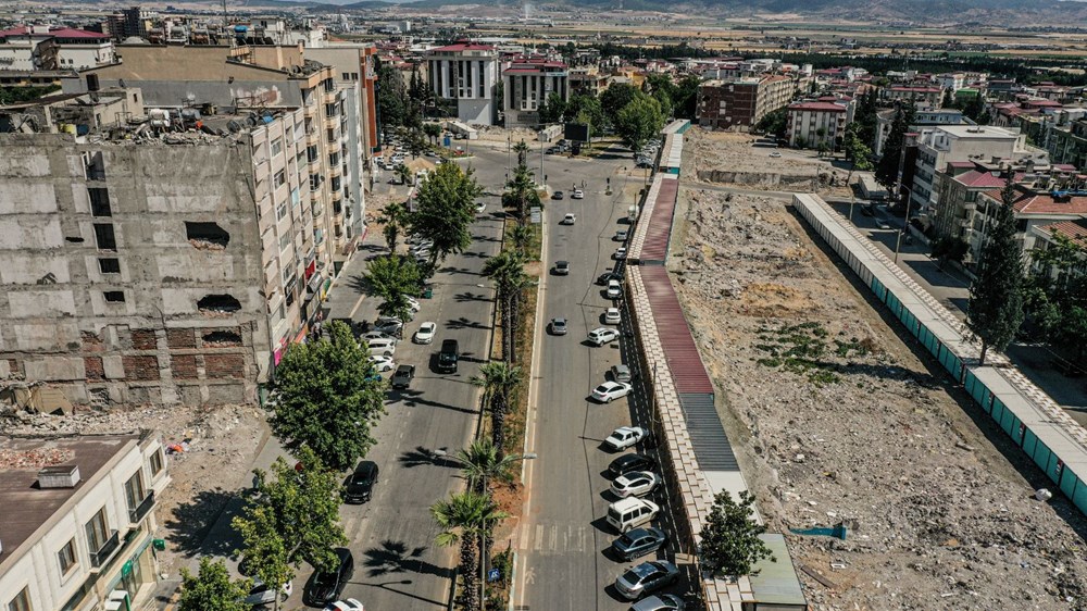 Depremin merkez üssünde molozların arasında ürünler filizlenmeye başladı - 2