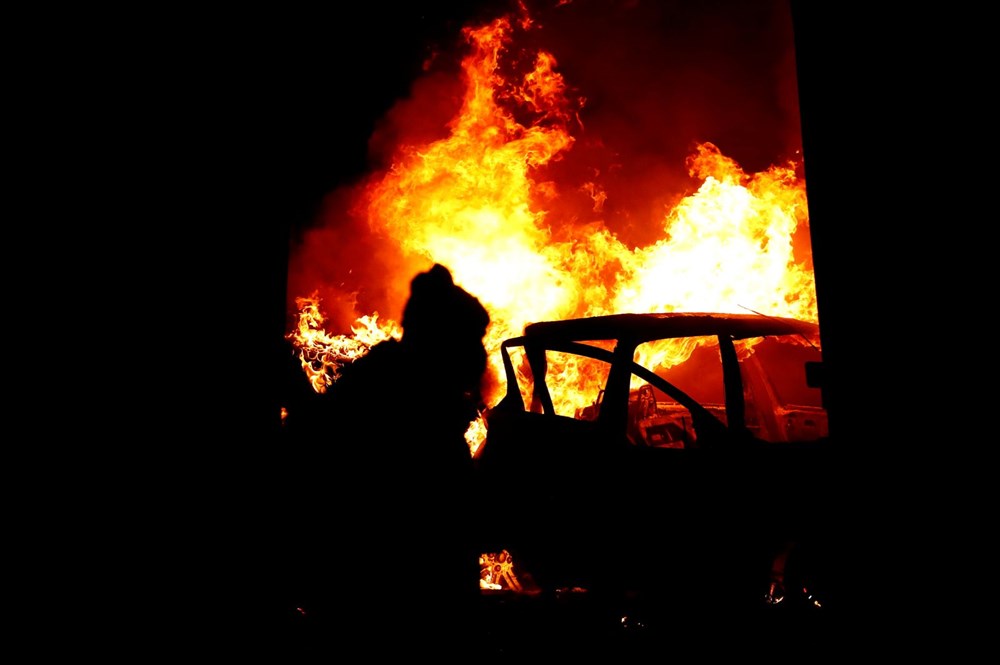 Kuzey İrlanda'da tansiyon yükseliyor (Gösterilerde otobüs ateşe verildi) - 8