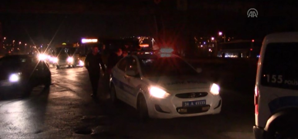 Silivri'de İETT otobüsü kaza yaptı, E-5'te trafik durdu - 1