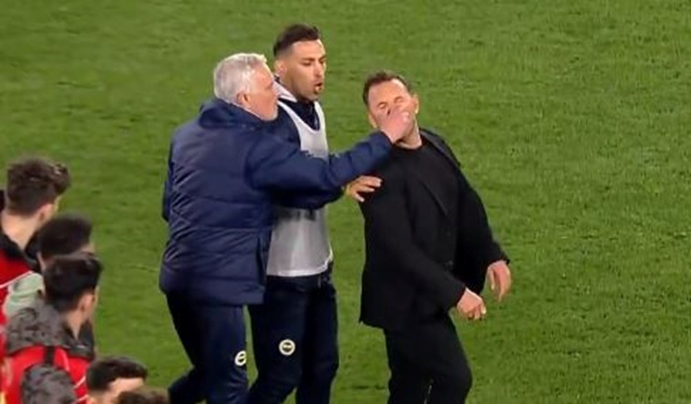 Mourinho'nun Okan Buruk'a Yaptığı Hareketten Sonra Dünya Basını Ayağa Kalktı 72 m3IsekbCF02LTizXoTqM7g