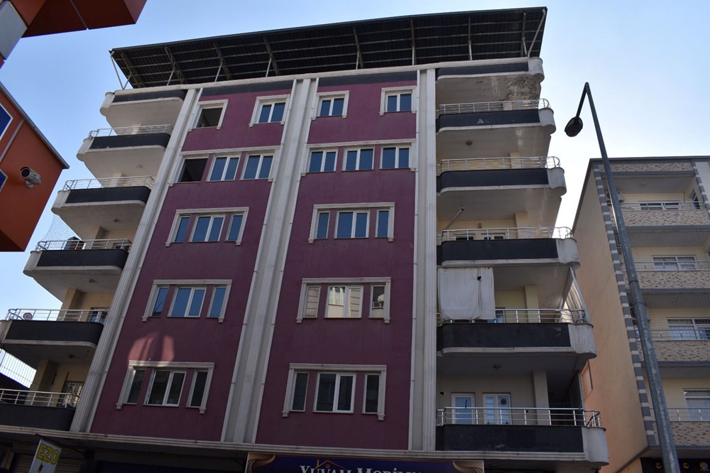 Patlayan bina kolonundan tuğla çıktı: "İnsan hayatı bu kadar mı ucuz" - 1