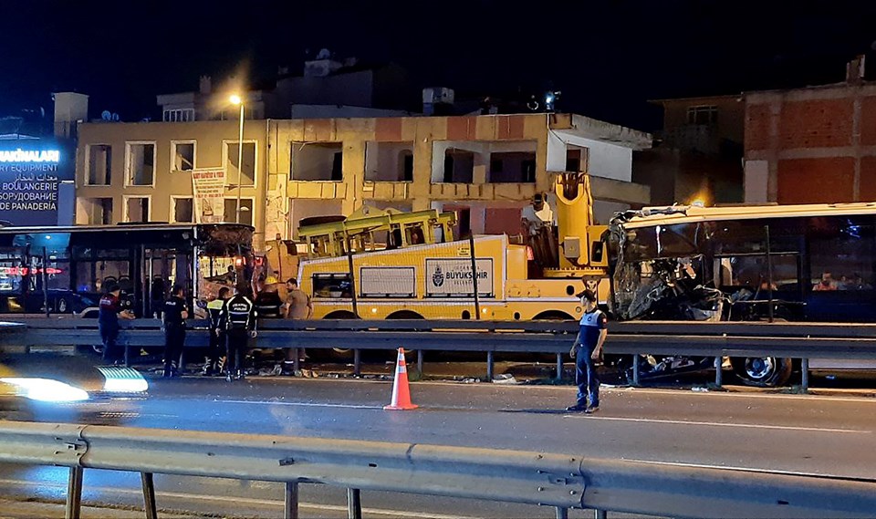 SON DAKİKA HABERİ: Avcılar'da iki metrobüs kafa kafaya çarpıştı - 5