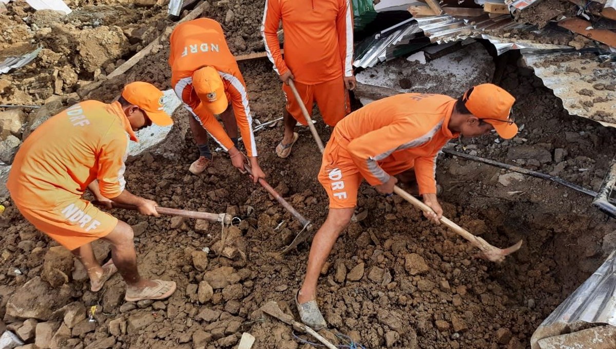 Hindistan'da heyelanda 13 kişi öldü