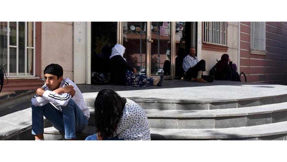 Diyarbakır'da HDP önünde oturma eylemi yapan ailelerin sayısı 4'e yükseldi
