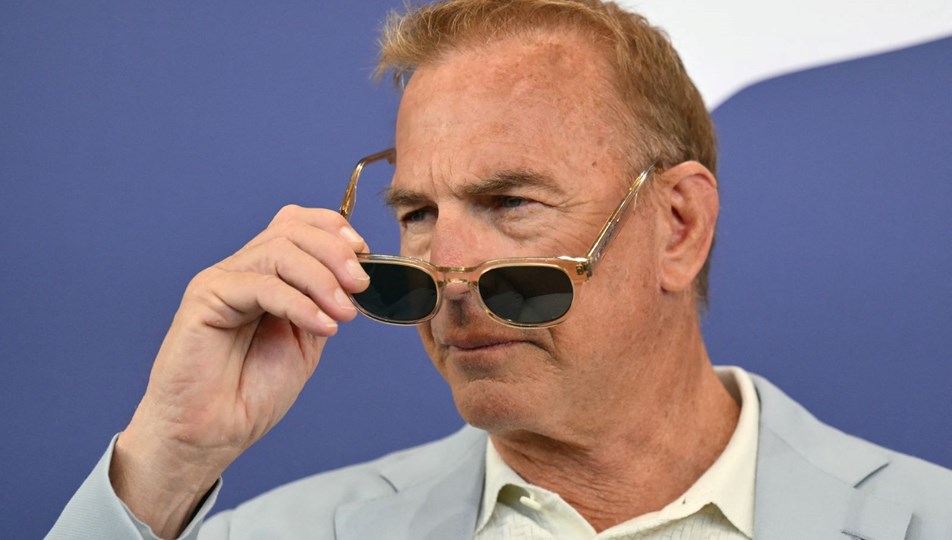 Usta aktör Kevin Costner tecavüz sahnesi nedeniyle dava edildi