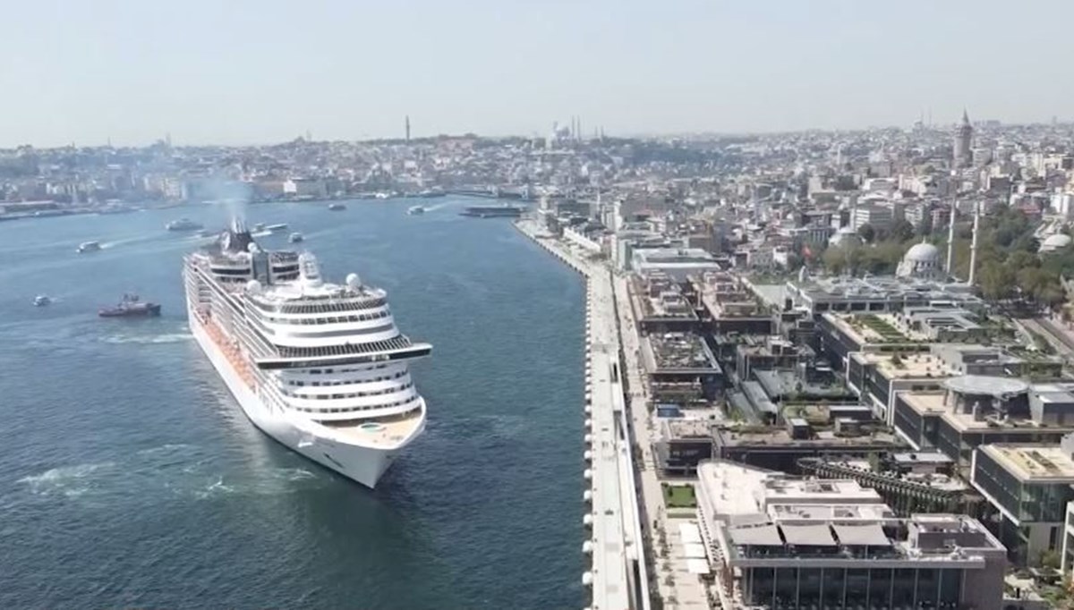 İlk seferinde İstanbul'a geldi, Galataport'a demir attı