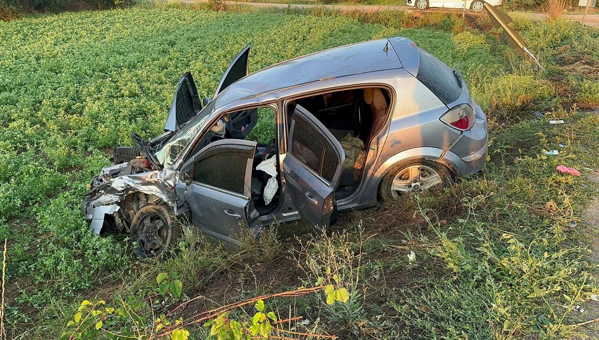 Ambulans ile otomobil çarpıştı: 5 yaralı Ambulans ile otomobil çarpıştı: 5 yaralı