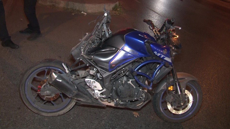 Motosiklet kontrolden çıkıp metrelerce sürüklendi - 1