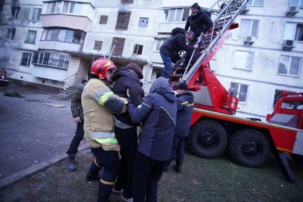 Rusya'nın Kiev'e saldırısında bir apartman daha ağır hasar gördü - 5