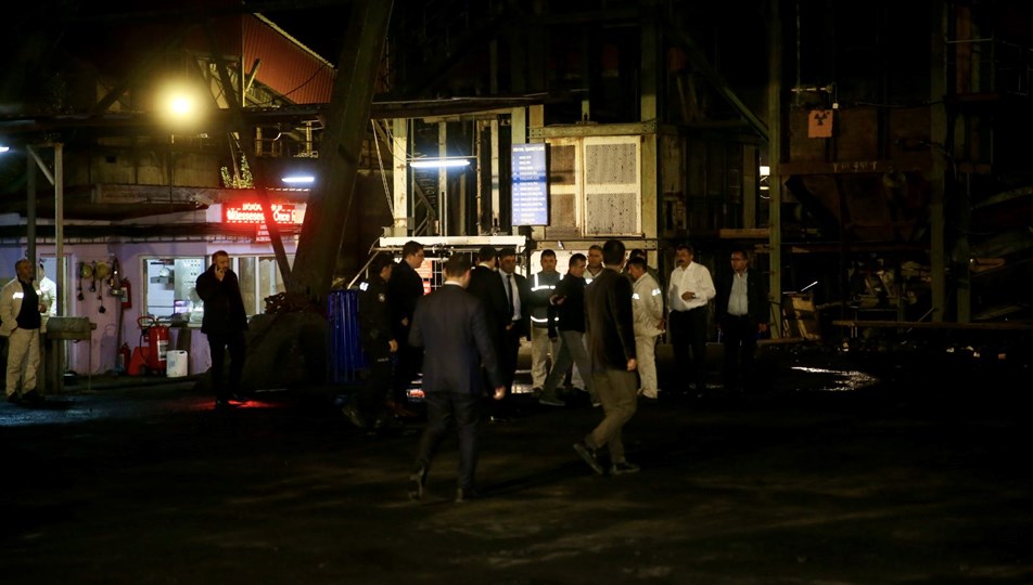 Maden ocağındaki yangın 5. gününde: Yangının sürdüğü bölüm özel betonla kapatıldı