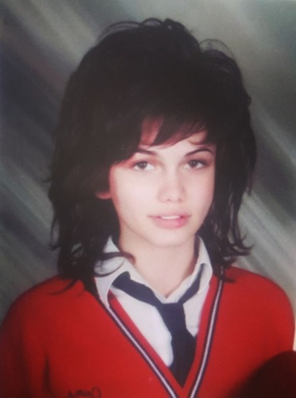 Su Burcu Yazgı Coşkun'dan nostaljik kare (Ünlülerin çocukluk ve gençlik halleri) - 601