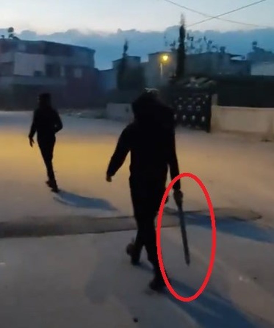 Adana'da kılıç, bıçak ve sopalarla sokağa çıkan Suriyelilere gözaltı - 1