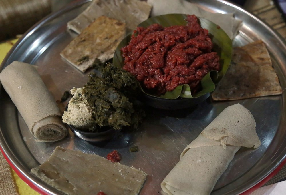 Etiyopyalılar çiğ et yeme alışkanlığını bırakamıyor NTV