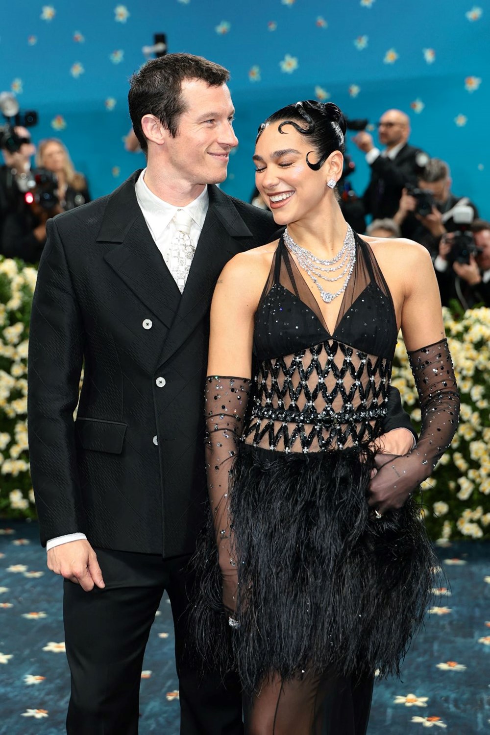 Met Gala kırmızı halısı | Yılın moda olayında Rihanna yine hamile! - 4