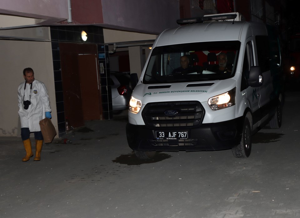 Mersin'de yangın faciası: Üçüz kardeşlerden ikisi öldü, biri ağır yaralı - 1